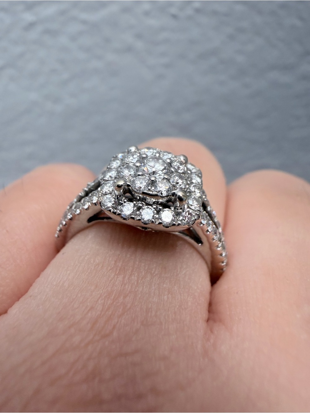 14k White Gold 0.70 CTTW Diamond Halo Engagement Ring